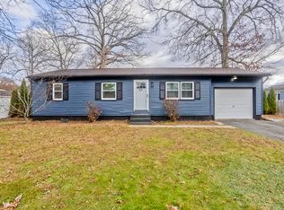 211 Glenoak Dr, Springfield, MA 01129