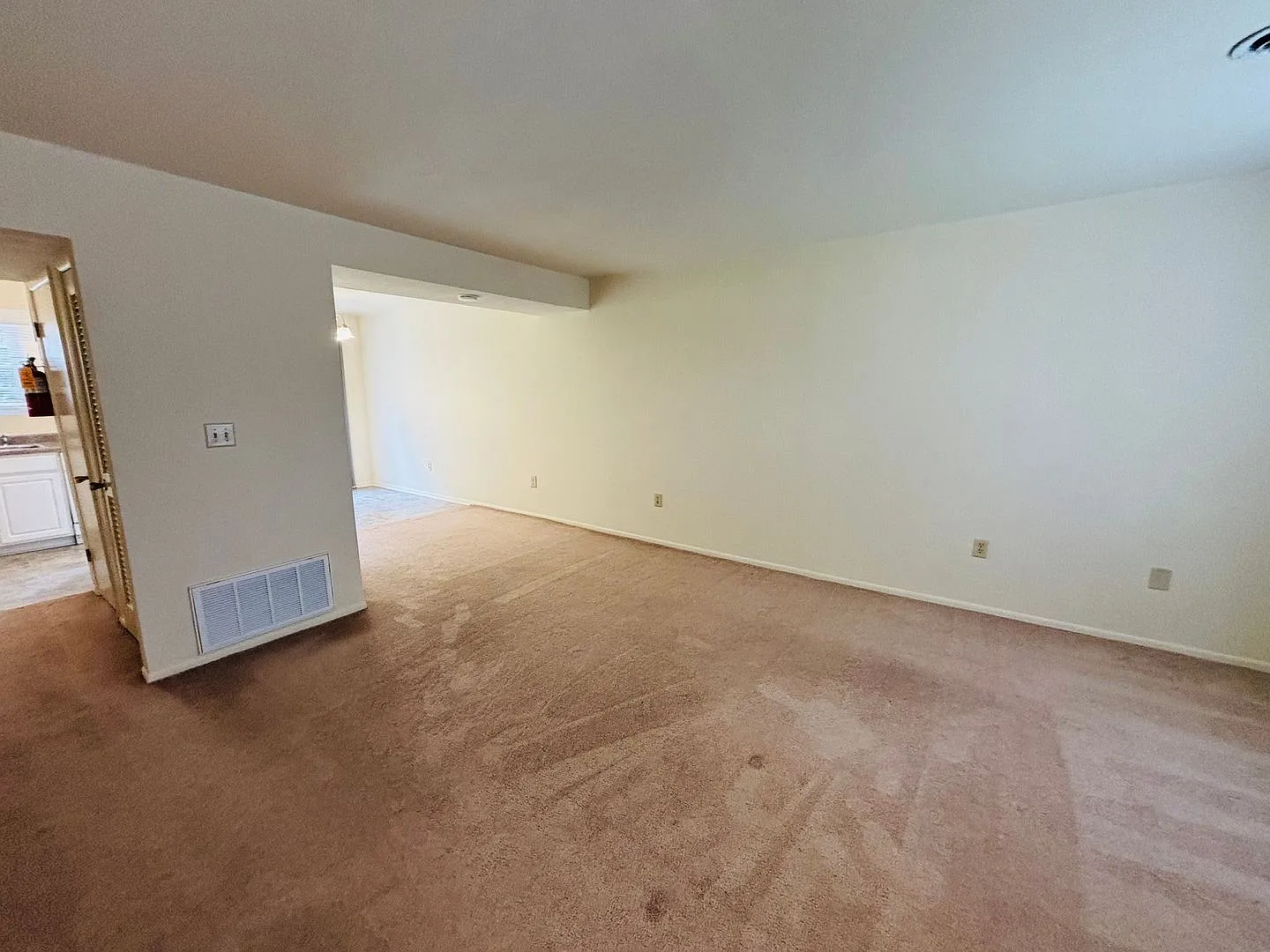 2 Bedroom, 1.5 Bath Townhouse — Photo 3