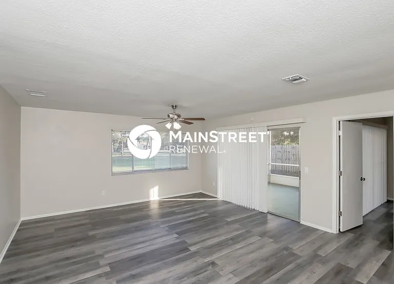 453 Ralwood Ln NE #E — Photo 4