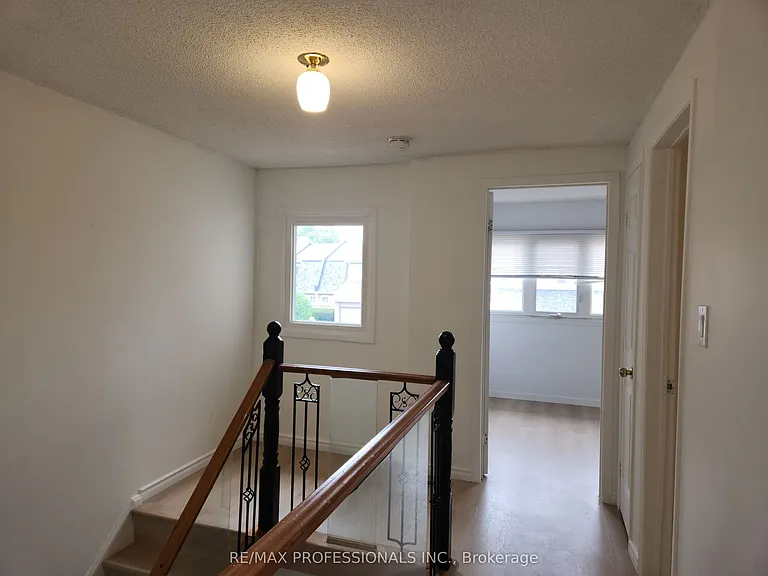 3079 5th Line W #UPPER — Photo 22