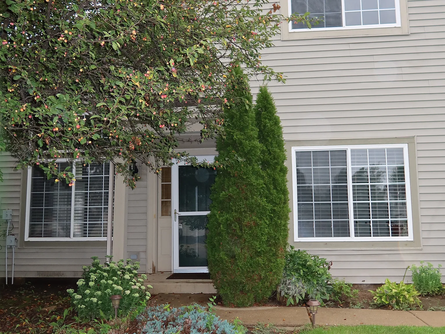 2 bed, 1269 sqft, $2,200 — Photo 2