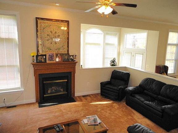 4th image of 3846 Highland Oaks Dr