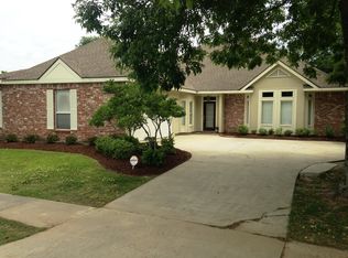 10327 Bluebonnet Blvd, Baton Rouge, LA 70810