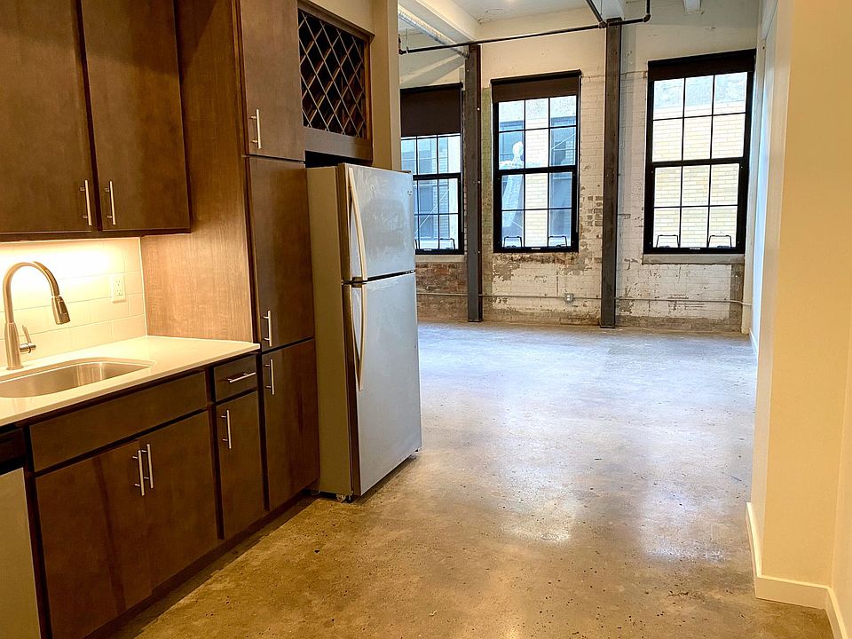 1st image of 1632 Central Pkwy #307