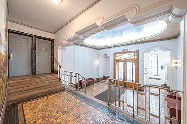 Entry / hallway thumbnail