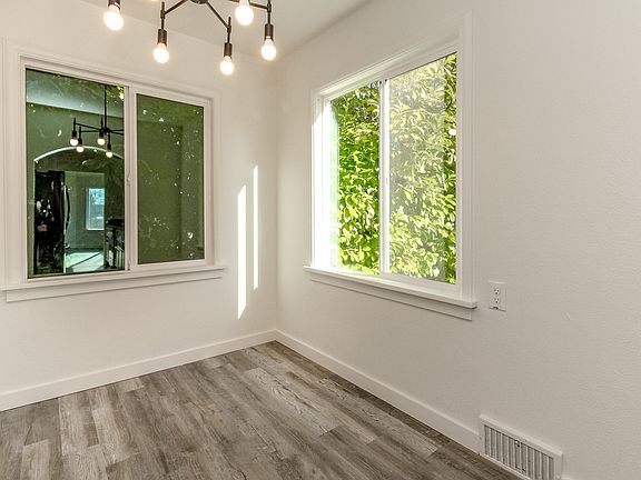 4th image of 242 S Yantic Ave