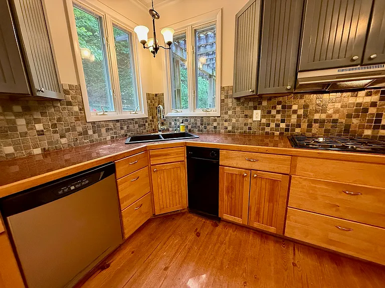181 Brier Rose Ln — Photo 9