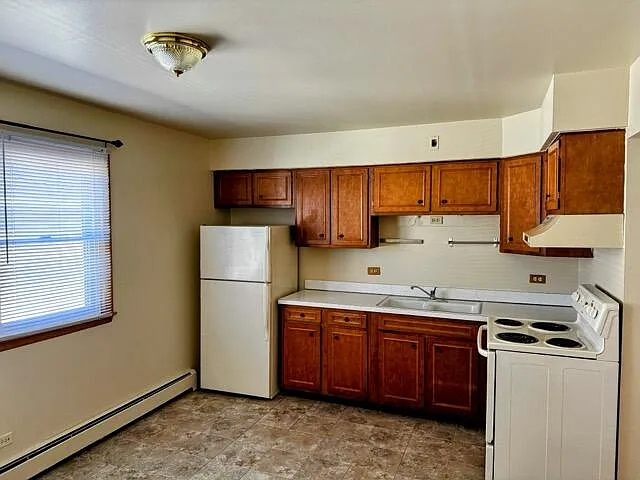 141 Rockford Ave — Photo 6