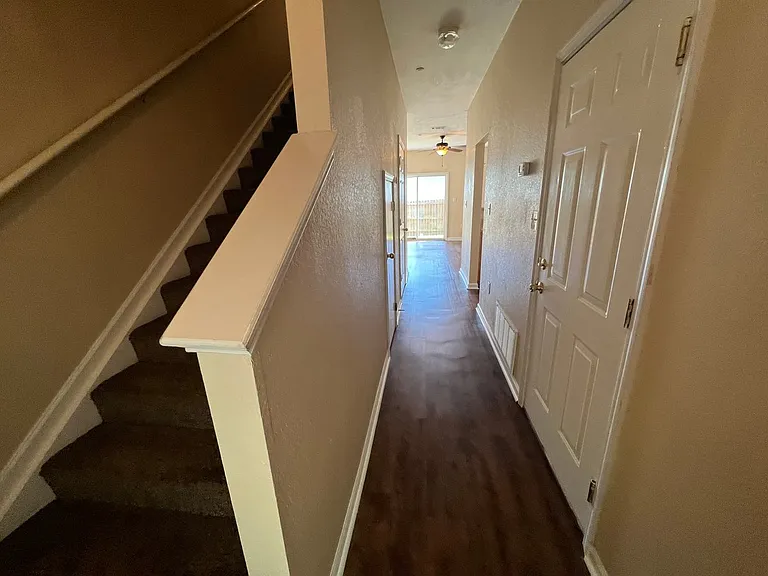 1028 Anniston Ct — Photo 3