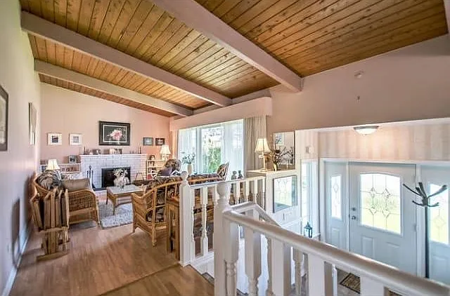 4 bed, 2200 sqft, $3,450 — Photo 3