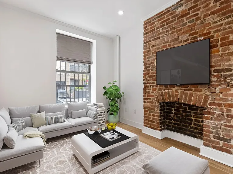 203 E 33rd St #3 — Photo 1