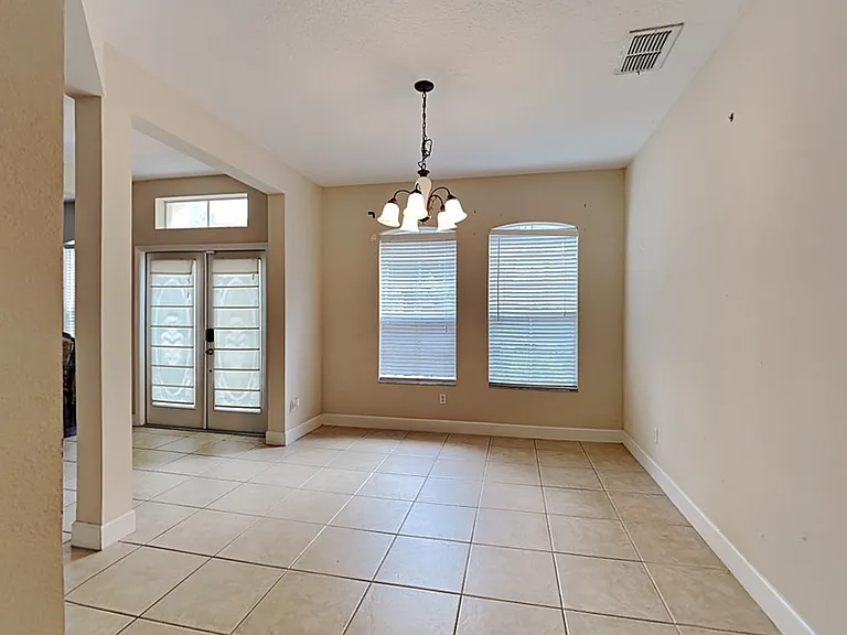 589 Errol Pkwy — Photo 7