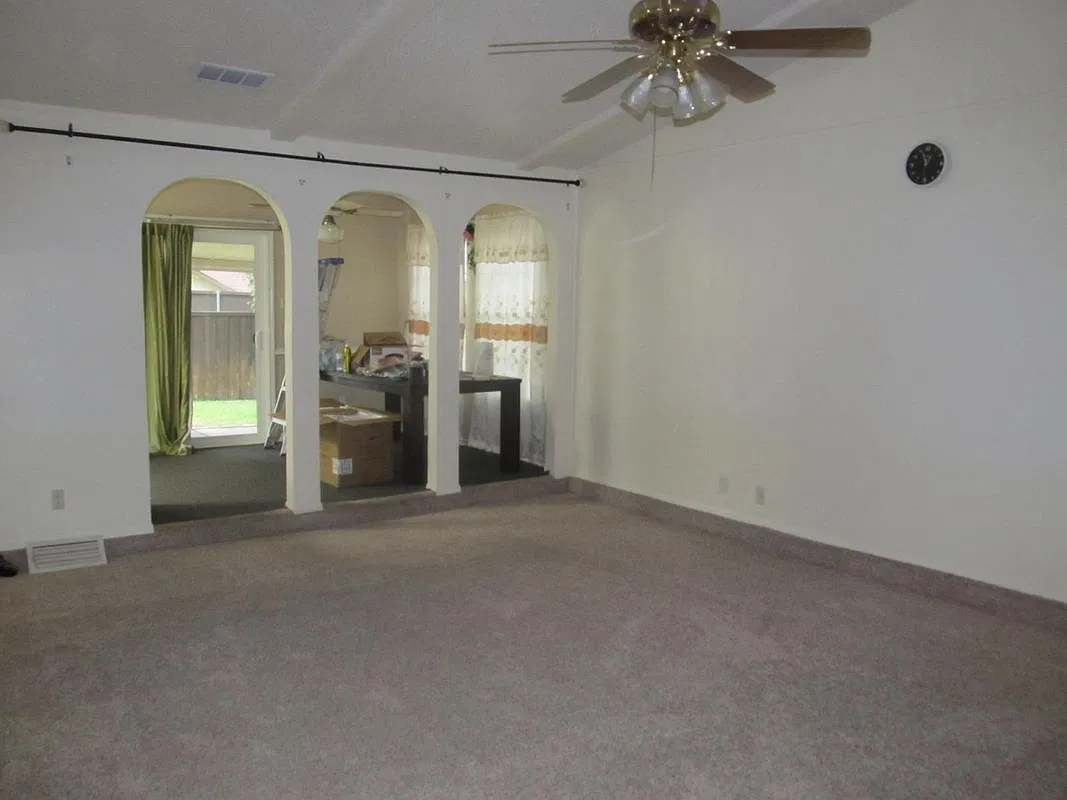 4 bed, 2.0 bath, 1976 sqft, $2,000 — Photo 3