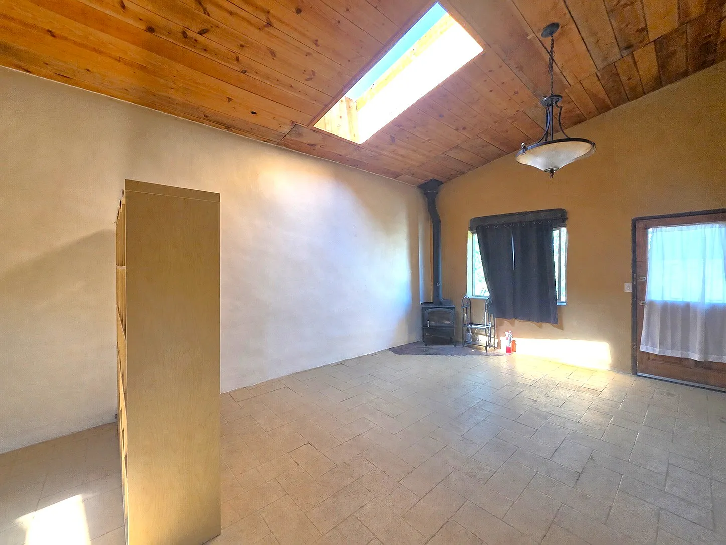 Studio, 900 sqft, $1,285 — Photo 2