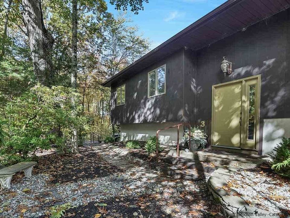 1st image of 3 Lauretta Dr