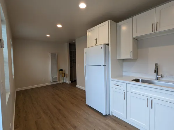 (undisclosed Address), Salinas, CA 93906