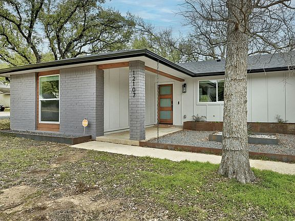 3rd image of 12107 Wycliff Ln