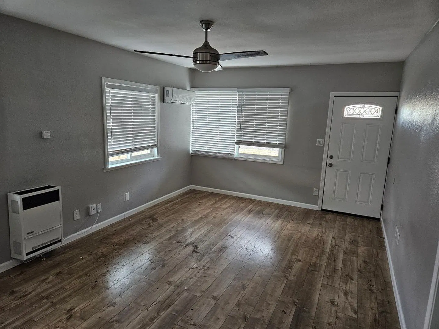 2 Bedroom - 1 Bathroom house in City Heights — Photo 4