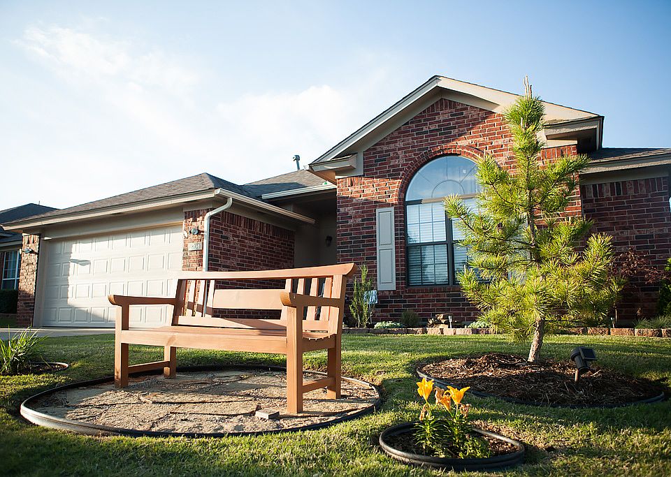 1st image of 2704 Mountain Oaks Dr