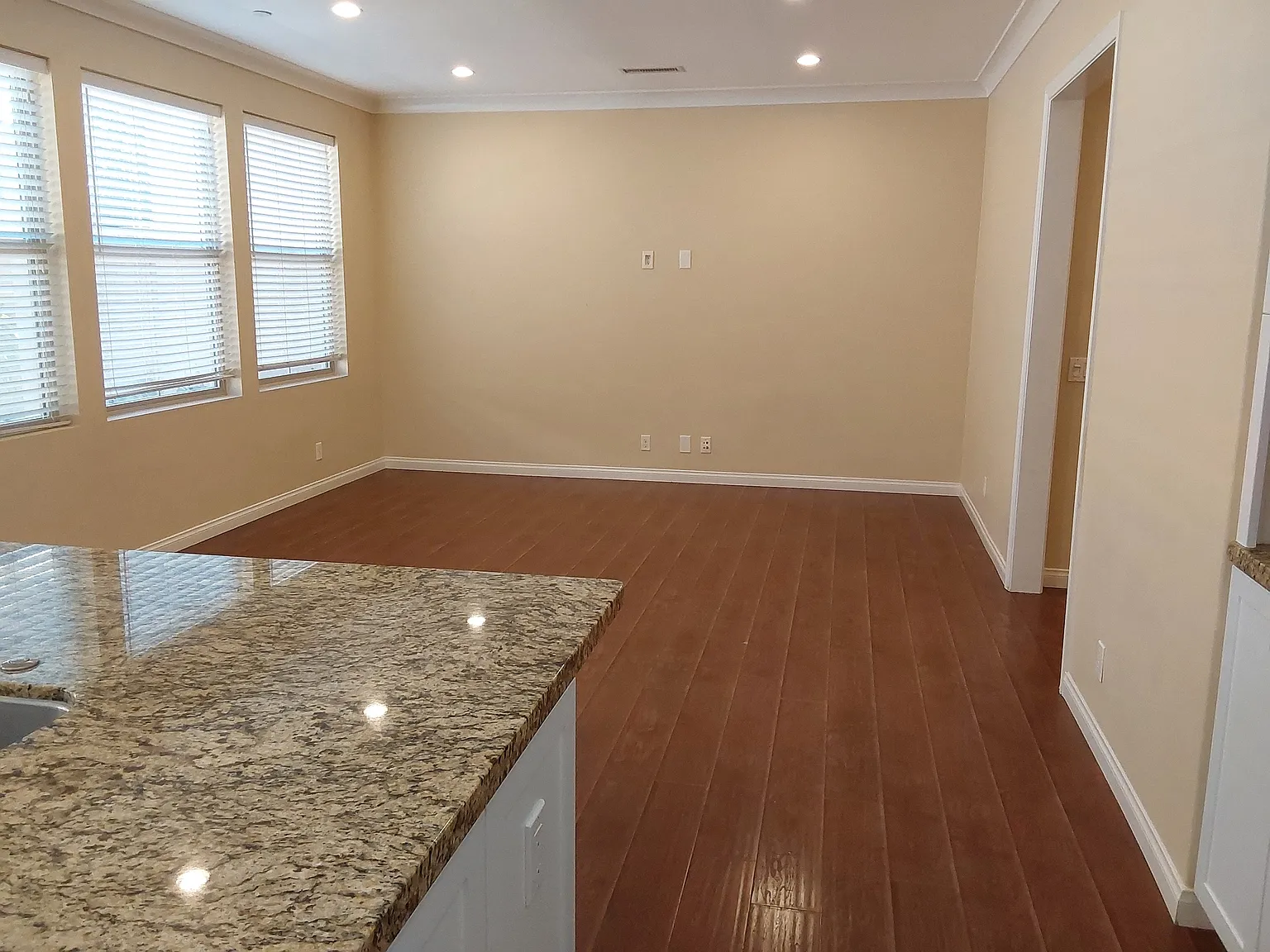 3 bed, 2.5 bath, 1654 sqft, $4,700 — Photo 3