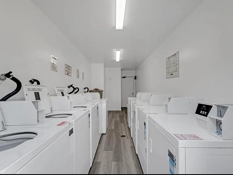 5301 Balboa Blvd #F7 — Photo 34