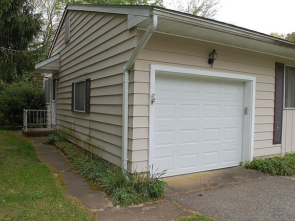 2nd image of 4 Connecticut Dr
