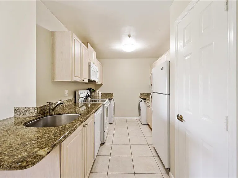 2060 Greenview Shores Blvd #308 — Photo 10