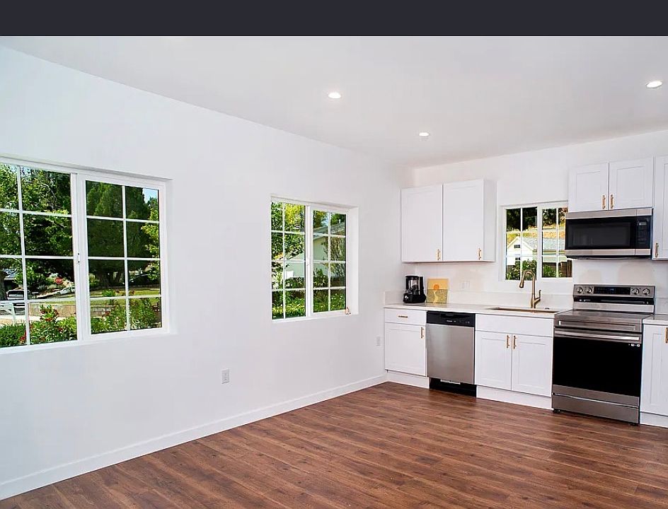 1st image of 22407 Malden St #9
