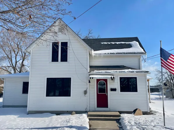 116 Monroe St, Decorah, IA 52101