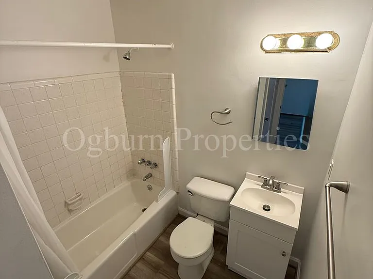 513-525 S Green St — Photo 8