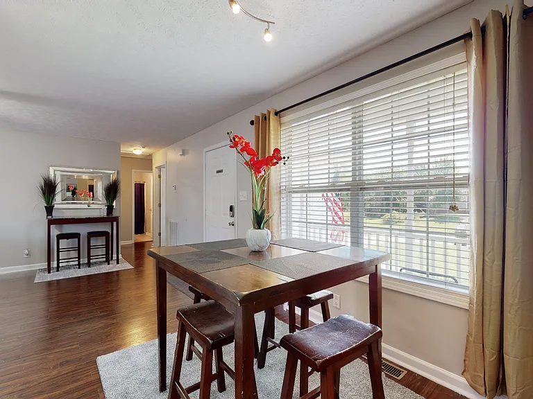344 Pioneer Dr — Photo 8