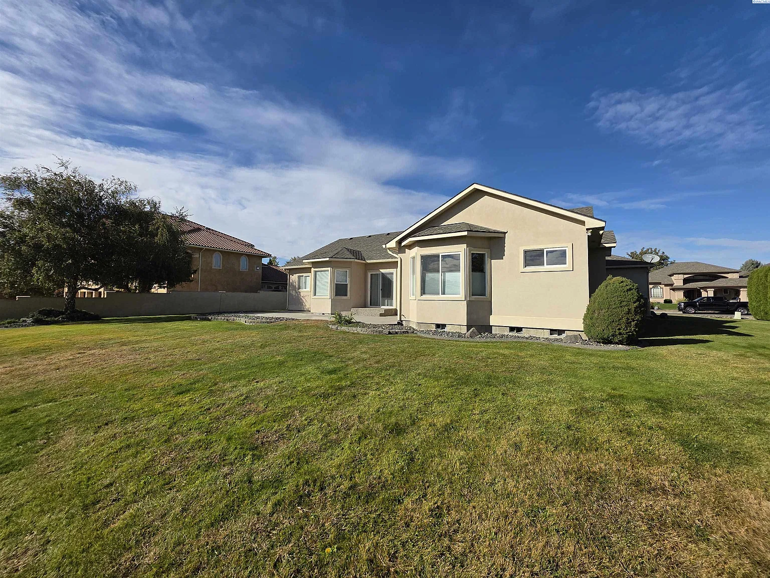 4 bed, 2.0 bath, 2509 sqft, $2,795 — Photo 4