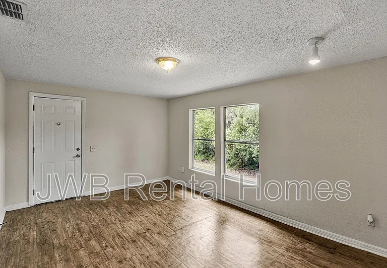 485 W 58th St — Photo 7