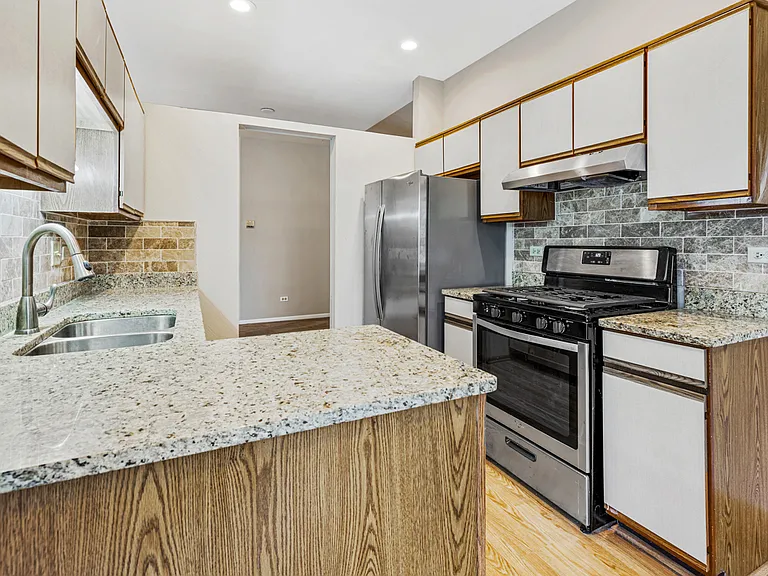1665 Commodore Ct #7 — Photo 15