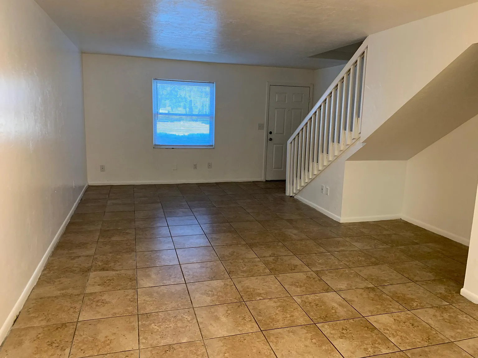 2 bed, 1.5 bath, 1060 sqft, $1,240 — Photo 2