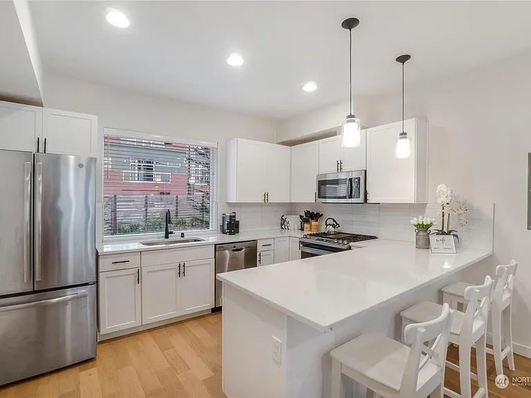 5240 Brooklyn Ave NE #B — Photo 6
