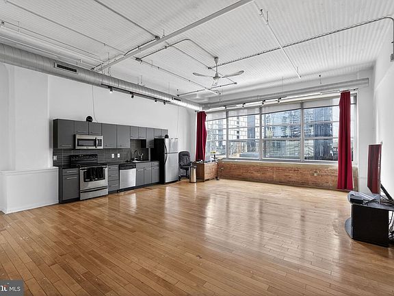 5th image of 2200 Arch St APT 416