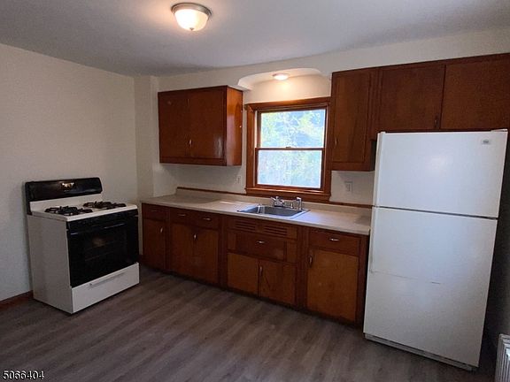 3rd image of 218 S 8th Ave