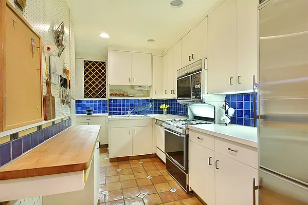 Sold by Corcoran | media 22