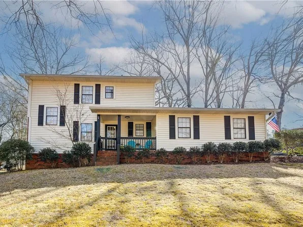 105 Garden Hill Dr, Calhoun, GA 30701