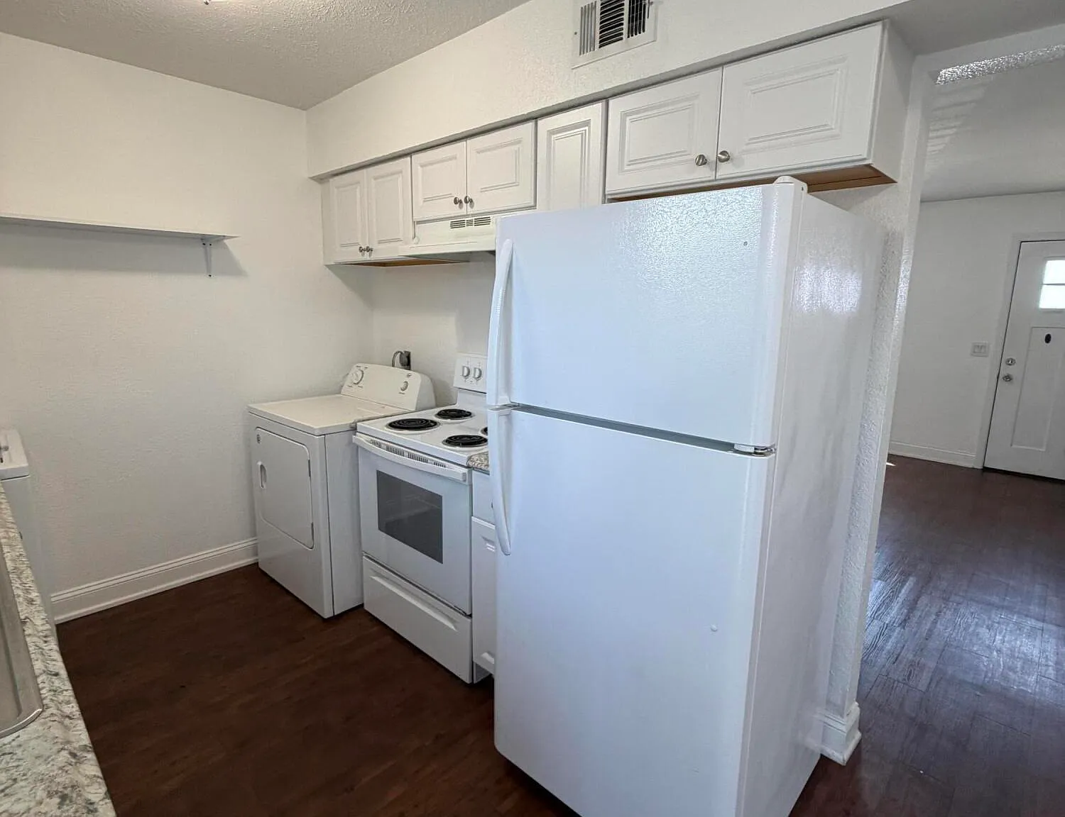 2 bed, 1.5 bath, 850 sqft, $1,195 — Photo 3