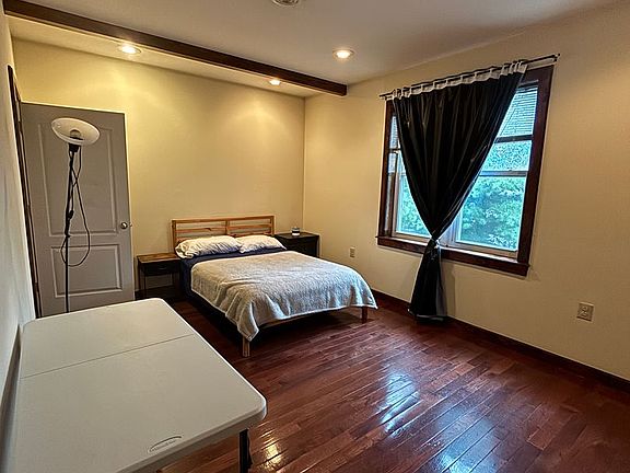 5th image of 1824 W Diamond St APT 3