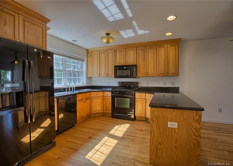 1st image of 441 Middletown Ave #6
