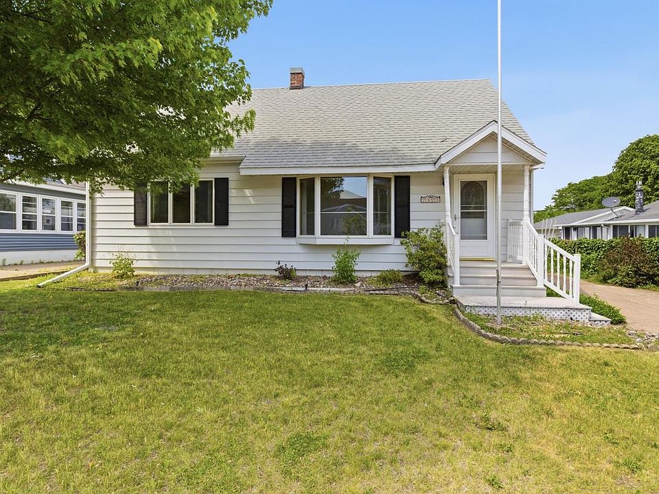 1st image of 2821 Birch STREET