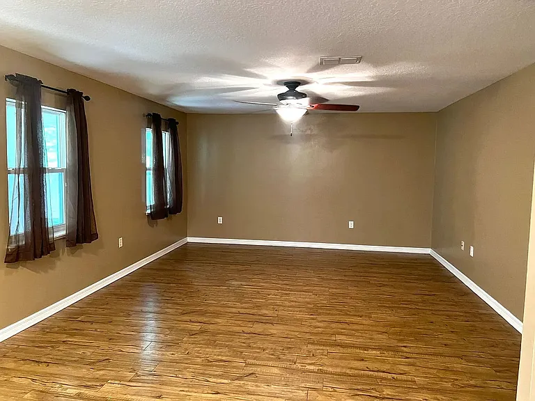 118 Pine Bluff Blvd W — Photo 5