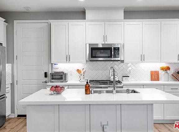 4th image of 19529 W Astor Pl