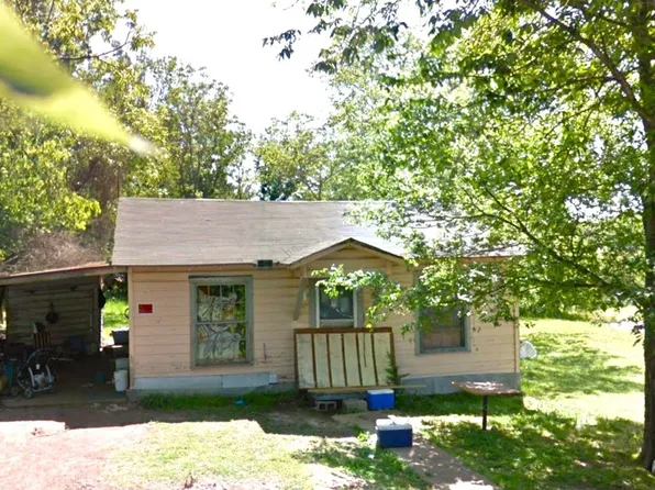 506 N 3rd St, Talco, TX 75487