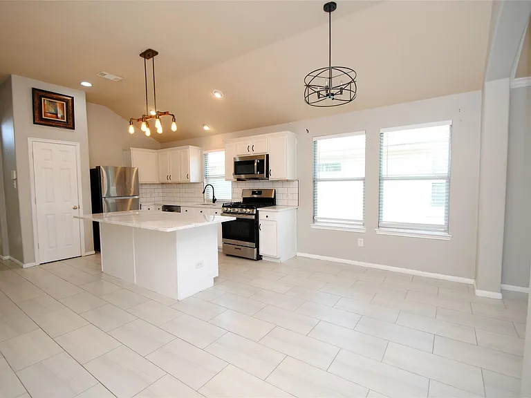 5910 Sugar Field Ln — Photo 12
