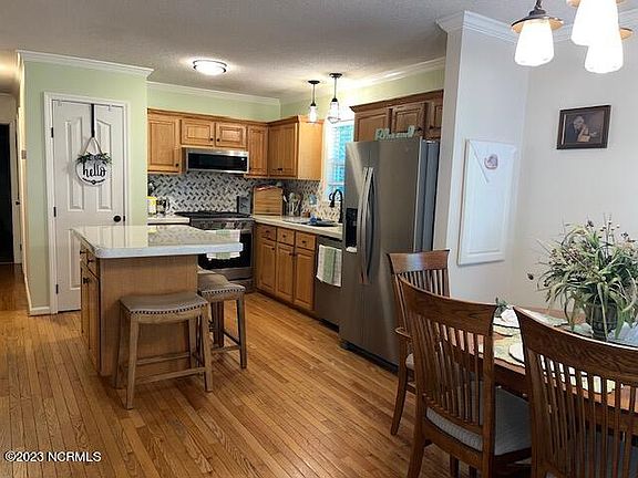 3rd image of 204 Winding Woods Way