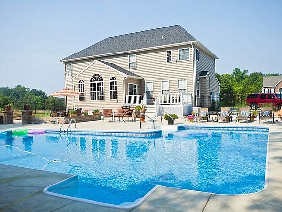 3rd image of 25852 Troy Ct